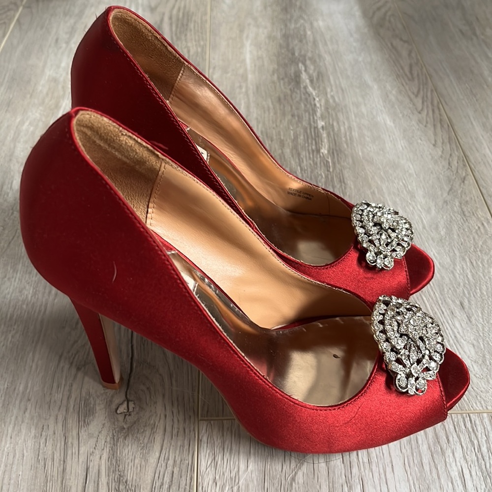 Badgley Mischka Goodie Red Satin Heels Size 6.5 - Picture 3 of 6